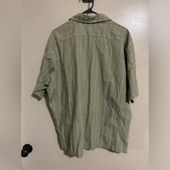 Mountain Hardware short sleeve button down shirt size large - Picture 5 of 5